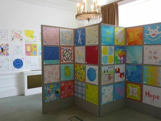 Yasashii Hankachi, installation view