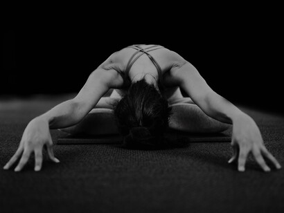 In velocità sfuggiamo all'asana e alla consapevolezza che da esso dovremmo trarre
