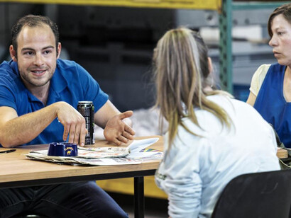 Beyond caring. Mit freundlicher genehmigung des Schaubühne am Lehniner Platz