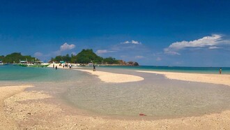 Bantigue Sandbar Island © Alma Reyes