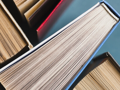 La cadena de producción y venta literaria suele dejar a editores y autores con ingresos reducidos, lo que evidencia un sistema precario