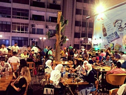 A pesar de las dificultades, los habitantes de Beirut intentan llevar una vida normal