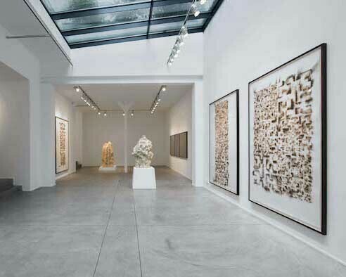Jitish Kallat, Exhibition view. Courtesy of Galerie Daniel Templon