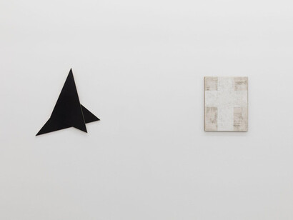 John Nixon, Artist of the monochrome, works from 1968 — 2020, exhibition view. Courtesy of Anna Schwartz Gallery