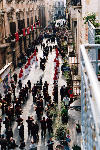 Processione con figuranti e bande musicali- Corso Vittorio Emanuele, Trapani