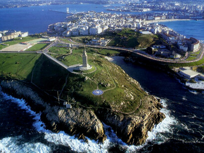 A Coruña. Vista aérea de la ciudad y la Torre de Hércules