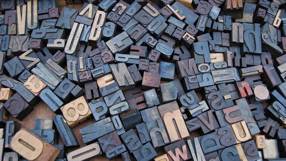 Lettere. In tutte le lingue che traggono linfa dal lessico indoeuropeo si trovano parole con suoni affini al greco antico, sanscrito, ittita, antico slavo, lituano, in alto tedesco antico e irlandese 