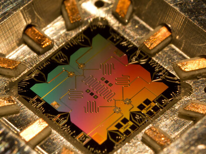 Un chip del computer quantico