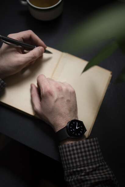 Escribo desde la caída. Desde lo incompleto. Desde el gesto que no se consuma