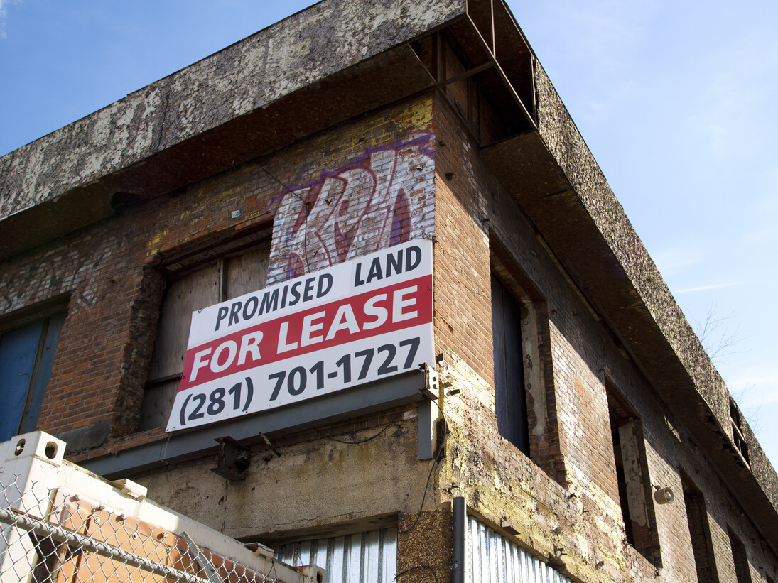 Daniel Bejar, Promised land (Brooklyn, NY, #1), 2013, site specific intervention, arcival pigment print