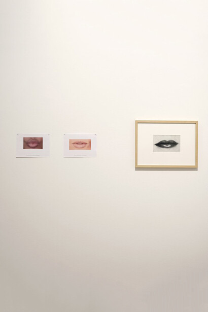 Smile! Wie das lächeln in die fotografie kam, ausstellungsansicht. Mit freundlicher genehmigung des Museum Ludwig