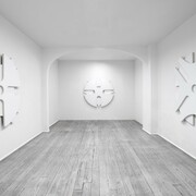 Philippe Decrauzat, Teatro anatomico, vista della mostra. Per gentile concessione della Galleria Poggiali 