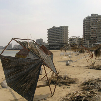 La razón por la que Varosha está abandonada se debe a la Resolución 550 del Consejo de Seguridad de las Naciones Unidas 