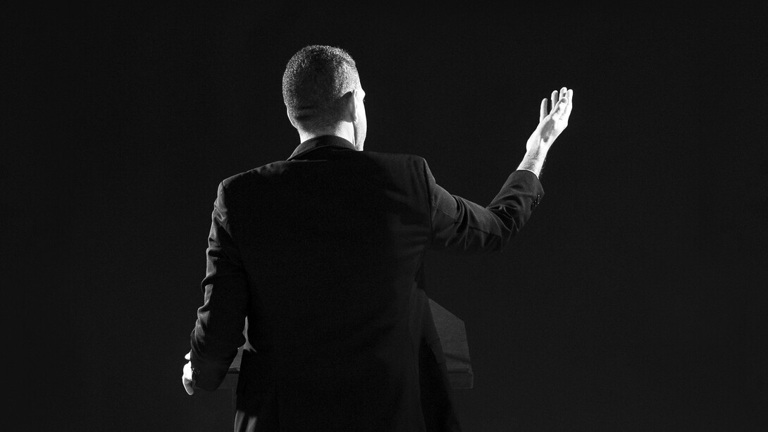 «Estudia el pasado si quieres intuir el futuro»