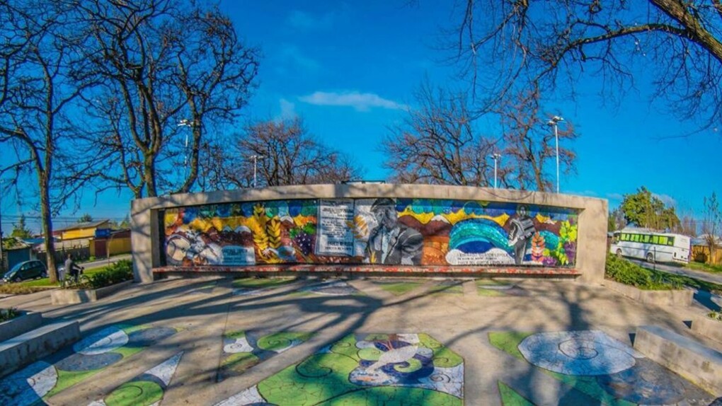 Monumento a Pablo Neruda,(Ricardo Eliecer Neftalí Reyes Basoalto) 12 julio 1904-23 de septiembre 1973, Chanca Urrutia, Parral, Chile