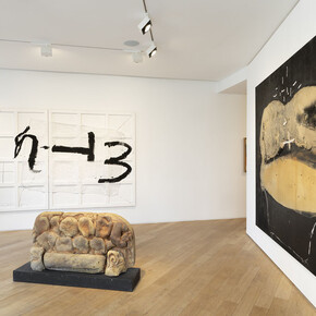 Jannis Kounellis, Arnulf Rainer, Antoni Tàpies. Courtesy of Galerie Lelong