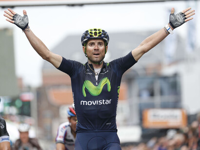 Valverde atraviesa el primero la línea de meta