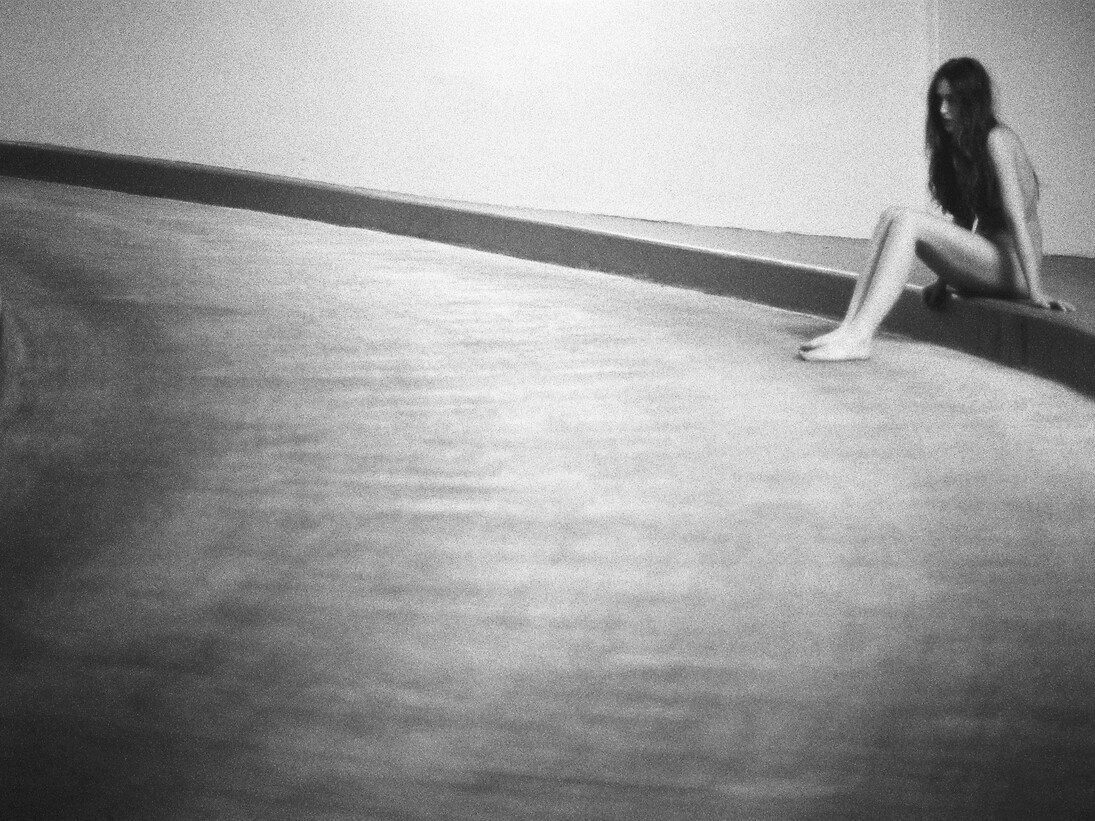 Rachel Rom, Naked Untitled 2, 2010, Silver print, 180 x 120 cm. © Rachel Rom. Courtesy Galerie E.G.P