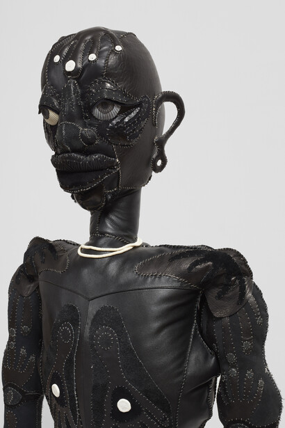 Tau Lewis, 'Harmony', 2021. Recycled leather,
recycled polyester fibres, sand dollars, acrylic
paint, coral, pvc pipe, wire, sea shells, 147.3 x 134.6
x 124.5cm (58 x 53 x 49 1/8in). Copyright Tau
Lewis. Courtesy the artist; Stephen Friedman
Gallery, London and Night Gallery, Los Angeles.
Photo by Pierre Le Hors.