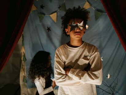 A lista em todas as áreas é imensa... filmes, músicas, desenhos, livros... Até tinha dificuldades para entender alguns desenhos animados do Cartoon Network, aí dedicava um pouco mais de tempo para conseguir compreender qual era a mensagem e se considerava adequada. Jamais esqueço de “A Mansão Foster para Amigos Imaginários” (Craig McCracken – 2004 a 2009)