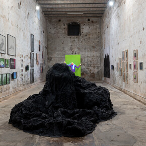 Varios artistas, Oscuridad visible: La larga sombra de la dictadura, vista de exhibición. Cortesía del Museo de Arte Moderno de Buenos Aires