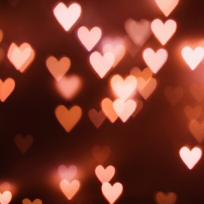 L'amore divino trascende il tempo e lo spazio, offrendo una connessione spirituale infinita