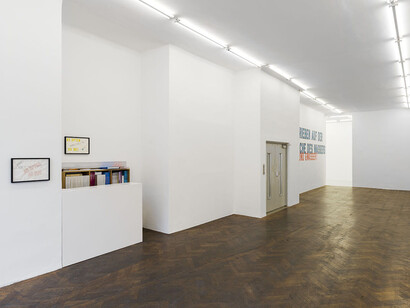 Lawrence Weiner. Courtesy of Galerie Hubert Winter