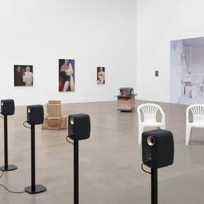 Various artists, High five, exhibition view. Courtesy of Galerie Eigen+Art