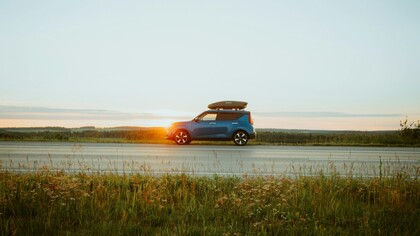 L'overtourism è il fenomeno per cui un numero eccessivo di turisti in una determinata area compromette la qualità della vita dei residenti e l'equilibrio ambientale