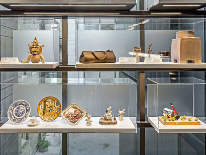Collecting memories. 40 years of ceramics and community, exhibition view. Courtesy of Gardiner Museum