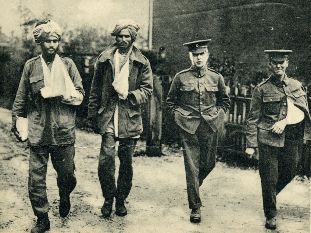 Sikh and British wounded recovering from injuries sustained in the front line to their left hand or arm, Southampton, c. November 1914. (UKPHA Archive)