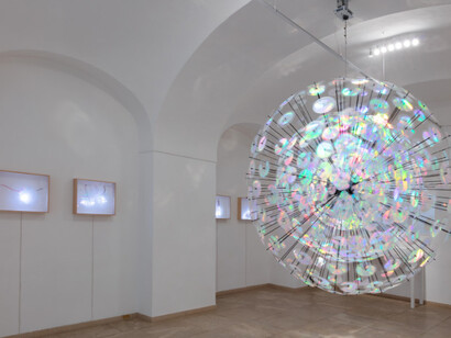 Jiyen Lee, Stain-rainbow forest, exhibition view. Courtesy of Galerie nächst St. Stephan