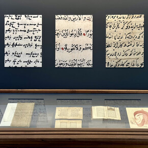 Varios artistas, La ruta de la escritura, vista de exhibición. Cortesía del Museo Correr