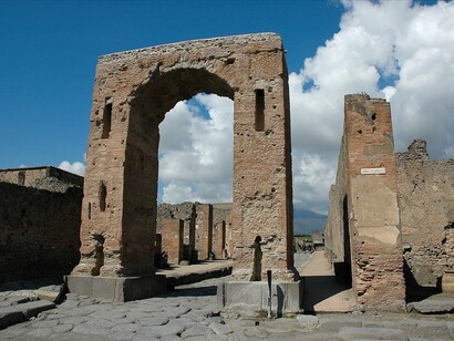 Arco romano a Pompei