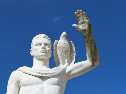 Foto Italico, Statua del Falconiere, Roma