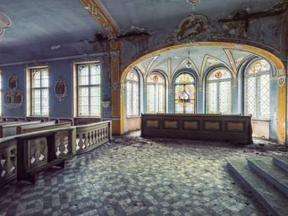 Gina Soden, Stained, 2014, C type print on Baryta Fine Art paper, Paper size: 35 x 47 ½ in / 88 x 123 cm, Edition of 10 plus 2 artist proofs, courtesy of Eleven, London 
