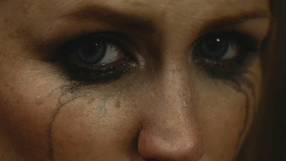 Mulher chorando. Paixões são confundidas com amor, se levadas adiante causam mesmo muita dor, o ciúme doentio é uma causa dessa angústia que abala o coração. É preciso entender que se apaixonar não é doença, acontece com qualquer mortal, só que algumas pessoas entendem o que acontece e seguram a onda, outras elevam a paixão a um patamar insuportável