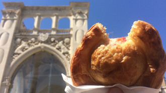 Il rustico salentino: un viaggio gustativo nel cuore della Puglia. Lecce, Italia
