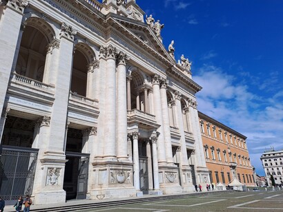Basilica di San Giovanni in Laterano, Roma, Italia. Facciata della basilica e dell’attiguo Palazzo Lateranense, (© Roberto Luciani)