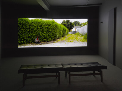 Gillian Wearing, We Are Here, colour video with sound, 21 minutes, 2014, exhibition view: Maureen Paley, London, 2014, © Gillian Wearing, Courtesy Maureen Paley, London 