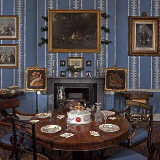 A drawing room in 1830 at Christmas © Chris Ridley