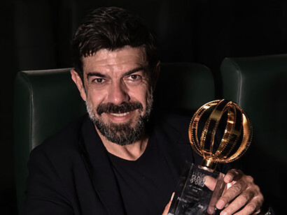 Perfrancesco Favino con il Globo d'Oro