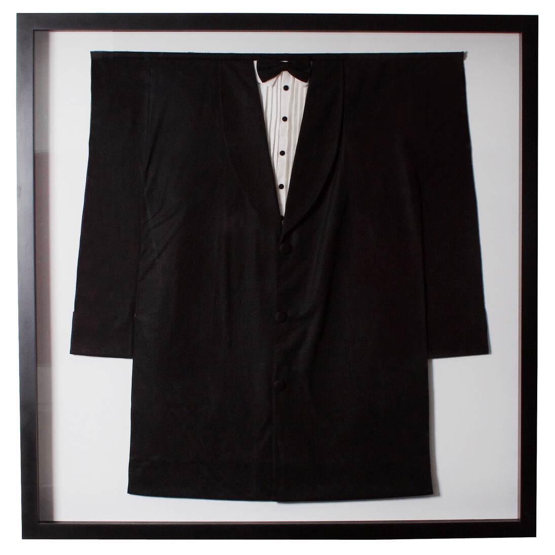 Nelson Leirner. Terno. 1973. 165 x 165 cm