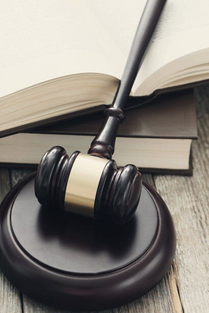 Mazo judicial utilizado para iniciar o terminar los trabajos en las salas de audiencias