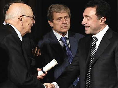 Il Presidente Giorgio Napolitano consegna il Premio FIRC Guido Venosta 2008 a Vincenzo Bronte
