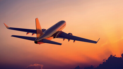 Volando hacia el atardecer