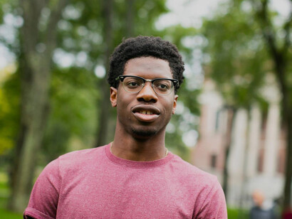 Alumno universitario que asiste a Harvard. La detención del estudiante Mahmoud Khalil por su activismo propalestino en Columbia muestra cómo ICE actúa sin pruebas claras, generando miedo entre los estudiantes y académicos