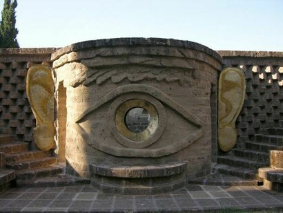Un curioso dettaglio architettonico a Buzzinda