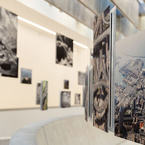 Vari artisti, Italia in movimento. Autostrade e futuro, vista della mostra. Per gentile concessione di Maxxi