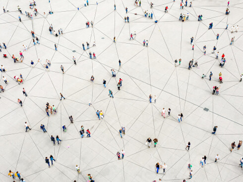 Persone. Da quando hanno preso piede i social network, è invalso l'uso del termine "bolla", per indicare quella rete di connessioni dirette ed indirette, caratterizzata da una sostanziale condivisione dei punti di vista